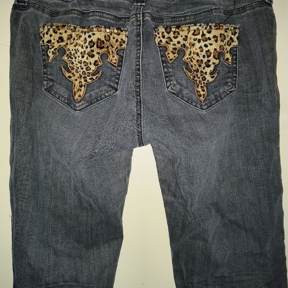 Stylish Gray Jeans with Leopard Print Pockets
